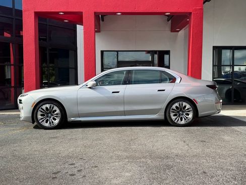 Used 2023 BMW i7 xDrive60 AWD/4WD image 6