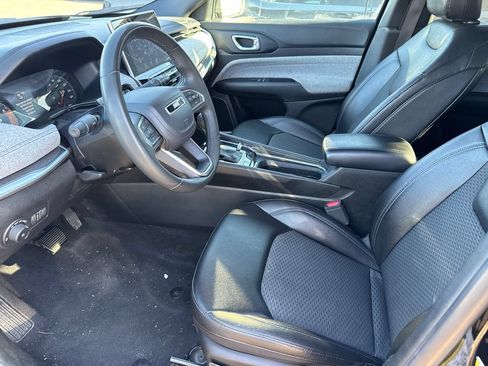 Used 2024 Jeep Compass Latitude AWD/4WD image 8
