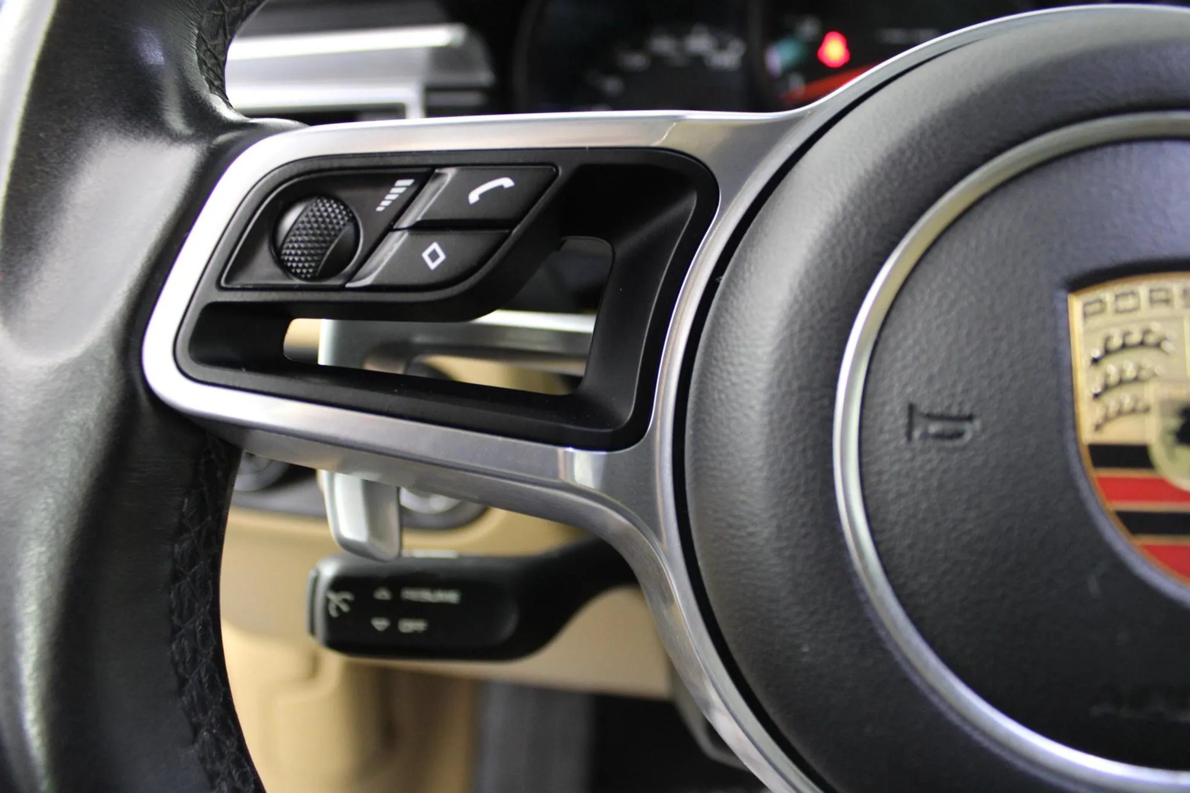 Used 2018 Porsche Macan Sport Edition AWD/4WD image 16