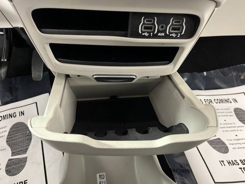 Used 2023 Chrysler Voyager LX FWD image 24