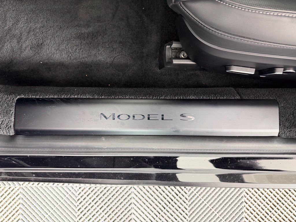 Used 2022 Tesla Model S Plaid AWD/4WD image 18