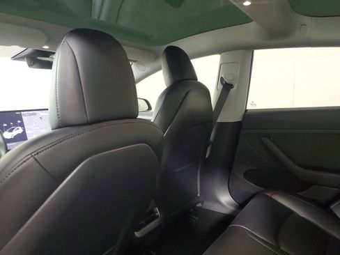 Used 2021 Tesla Model 3 Standard Range Plus image 12