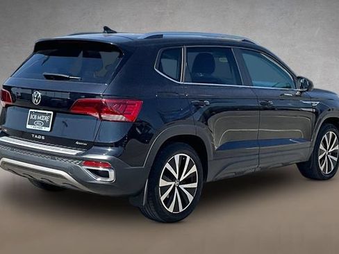 Used 2023 Volkswagen Taos SE AWD/4WD image 2