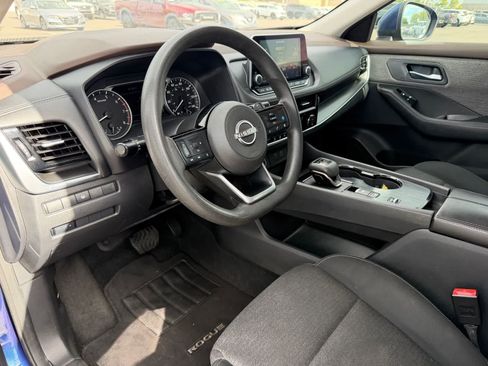 Certified 2022 Nissan Rogue SV FWD image 2