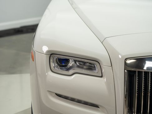 Used 2017 Rolls-Royce Dawn RWD image 20