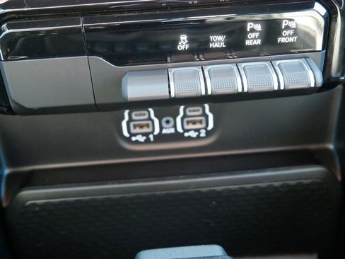 Used 2024 RAM 1500 Laramie image 26