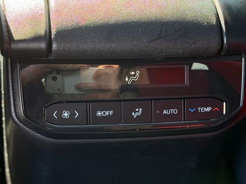 Used 2022 Toyota Highlander XSE image 11