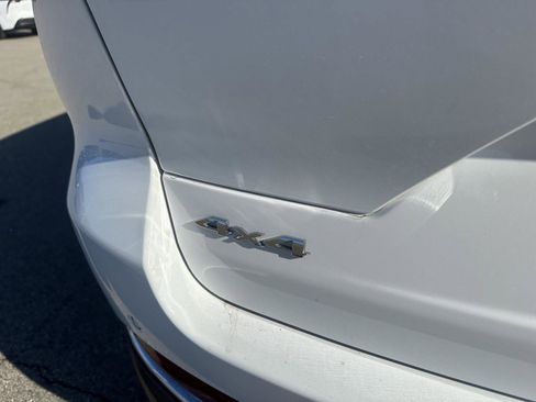 Used 2023 Jeep Grand Cherokee Laredo image 5