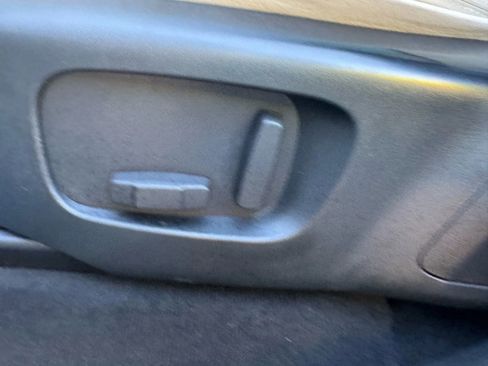 Used 2018 Land Rover Range Rover Velar R-Dynamic SE image 13