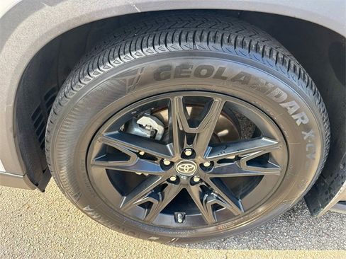 Used 2024 Toyota Grand Highlander Limited image 9