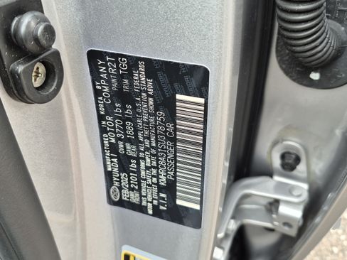 Used 2025 Hyundai Venue SEL FWD image 64