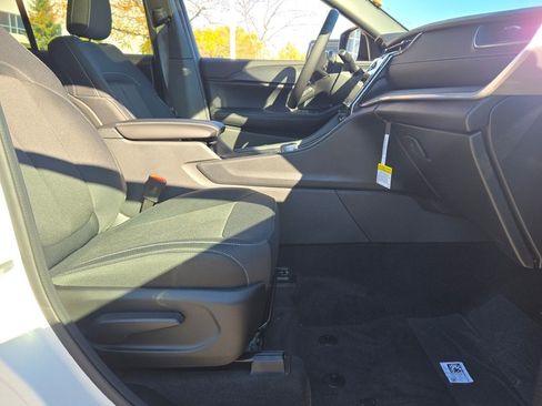 New 2025 Jeep Grand Cherokee Laredo X w/ Luxury Tech Group I image 7