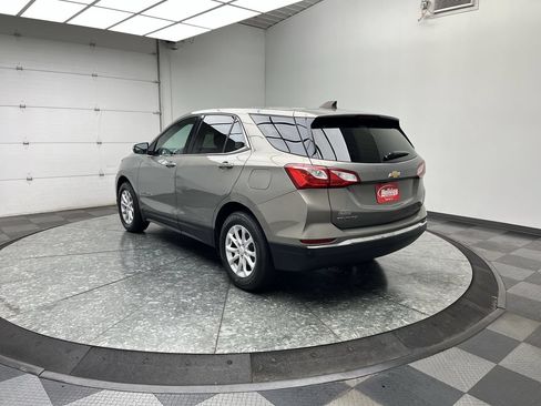 Used 2018 Chevrolet Equinox LT FWD image 2