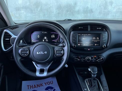 Used 2025 Kia Soul LX w/ LX Technology Package image 12