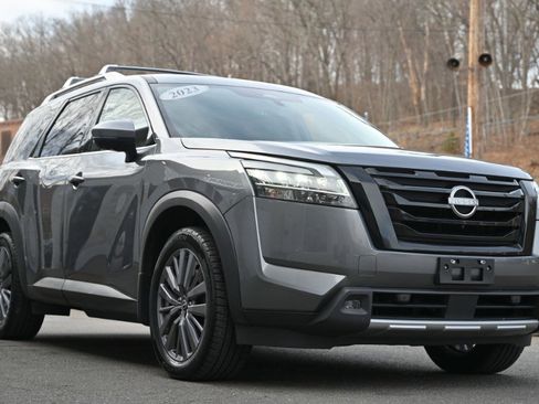Used 2023 Nissan Pathfinder SL w/ SL Premium Package image 8
