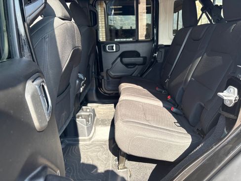Used 2023 Jeep Wrangler Willys image 4