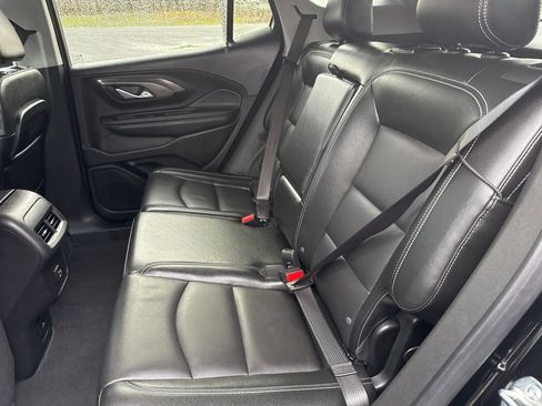 Used 2024 GMC Terrain SLT image 17