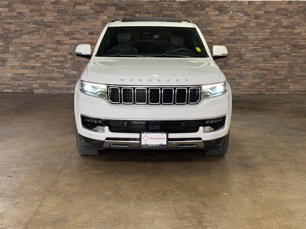 Used 2022 Jeep Wagoneer Series III w/ Premium Group I AWD/4WD image 2