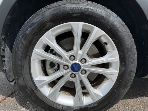 Used 2017 Ford Escape SE w/ Equipment Group 201A AWD/4WD image 10