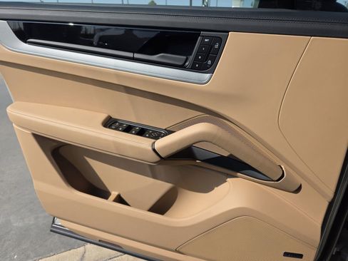 New 2026 Porsche Cayenne S image 21