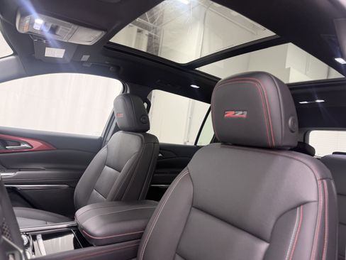 Used 2025 Chevrolet Traverse Z71 w/ Driver Confidence Package image 16