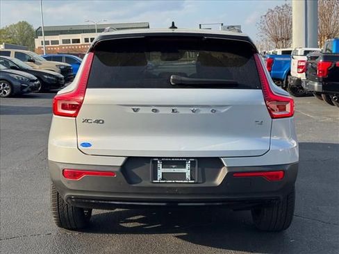 Used 2022 Volvo XC40 T4 R-Design w/ Protection Package Premier FWD image 5