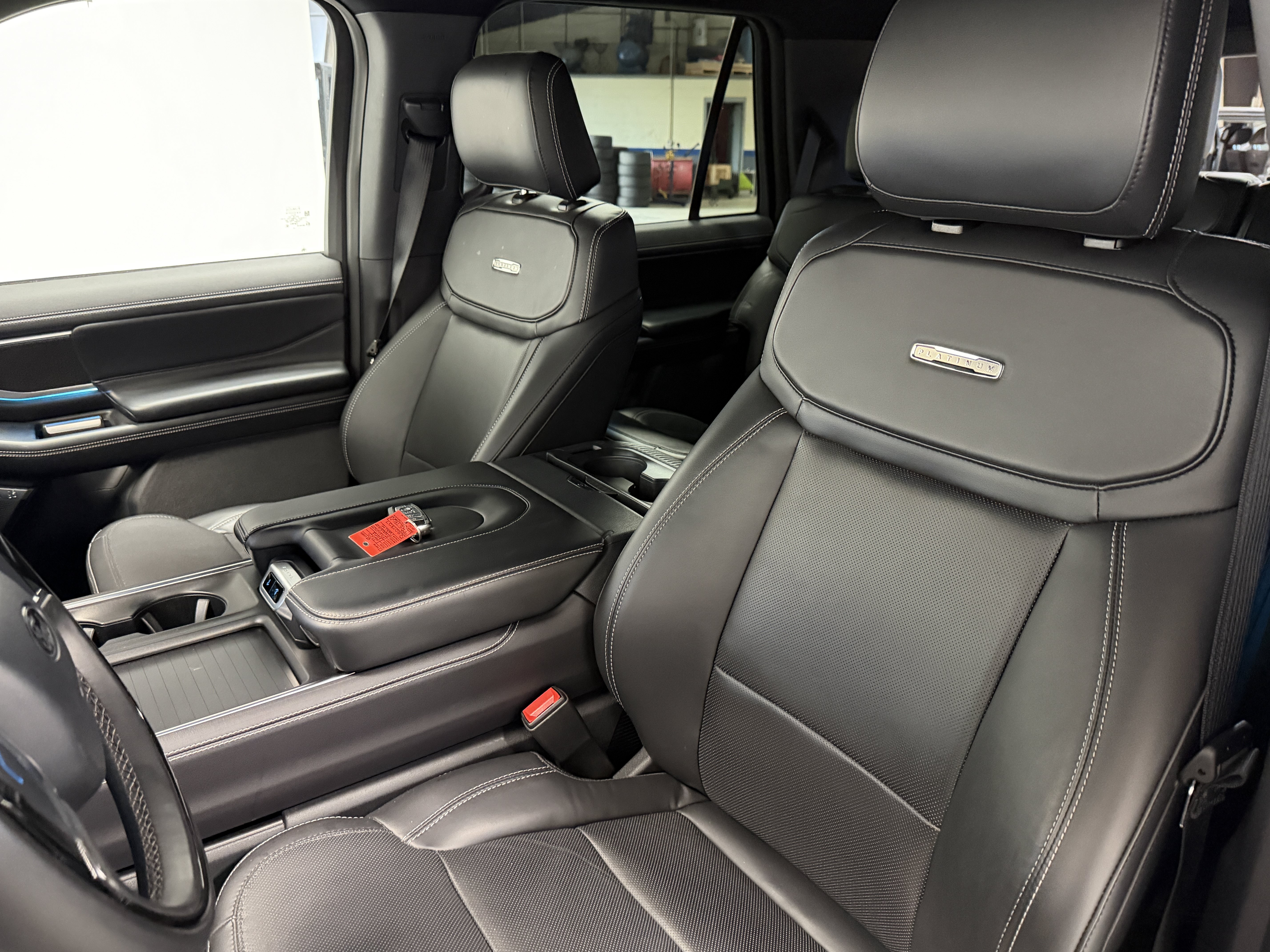 Used 2025 Ford Expedition Platinum w/ Stealth Appearance Package AWD/4WD image 21