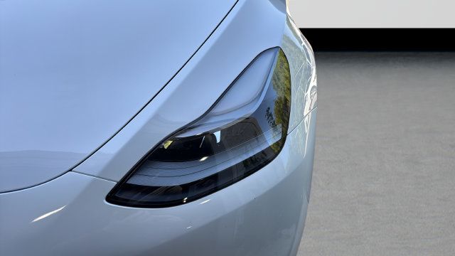 Used 2024 Tesla Model Y Long Range RWD image 30