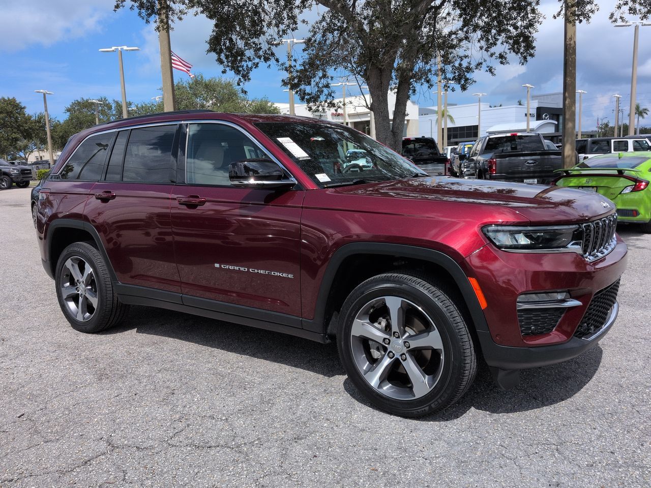 Used 2024 Jeep Grand Cherokee Limited w/ Luxury Tech Group II AWD/4WD image 2