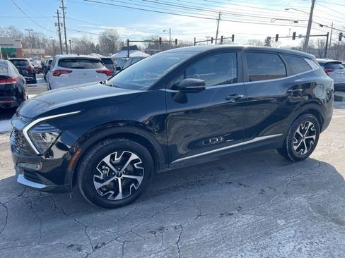 Used 2025 Kia Sportage EX image 3