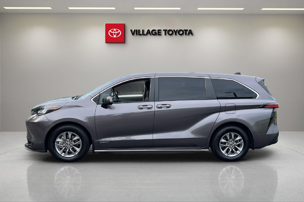 Certified 2021 Toyota Sienna LE FWD image 2