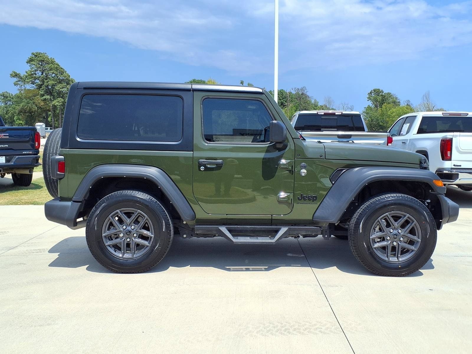 Used 2024 Jeep Wrangler Sport AWD/4WD image 8