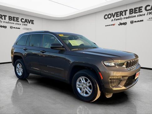 Used 2022 Jeep Grand Cherokee Laredo w/ Luxury Tech Group I image 1