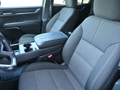 Used 2025 GMC Acadia Elevation image 25