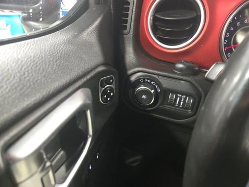 Used 2019 Jeep Wrangler Unlimited Rubicon w/ Steel Bumper Group image 18