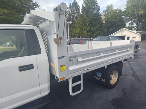 Used 2022 Ford F550 4x4 Regular Cab Super Duty image 5