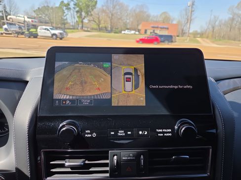 Used 2022 Nissan Armada Platinum w/ Captain's Chairs Package image 15