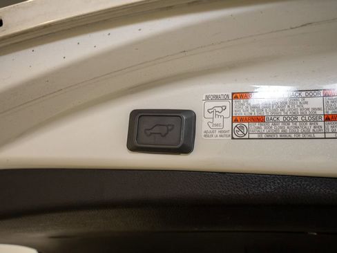 Used 2016 Toyota RAV4 Limited image 6