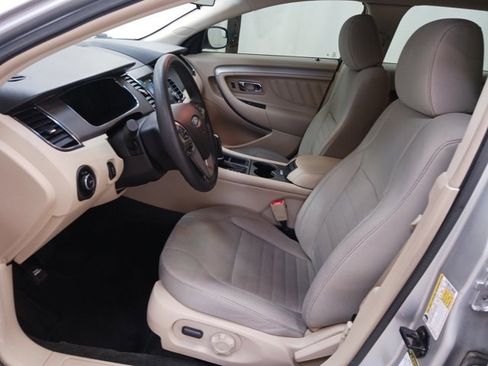 Used 2017 Ford Taurus SE image 12
