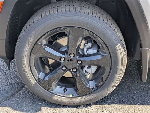 New 2025 Jeep Grand Cherokee Limited w/ Luxury Tech Group II image 29