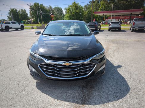 Used 2023 Chevrolet Malibu LT image 2