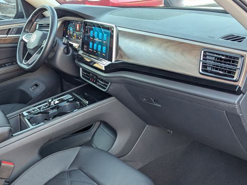 Used 2025 Volkswagen Atlas SE FWD image 29
