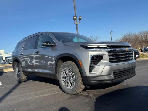 New 2026 Chevrolet Traverse LT image 2