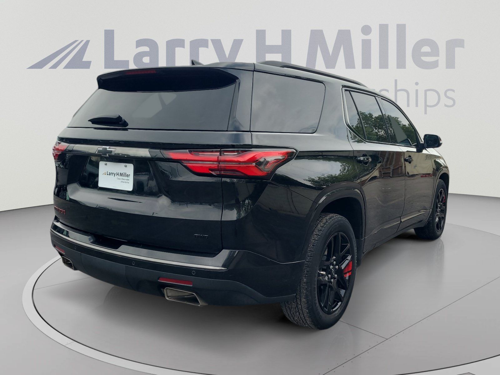Used 2023 Chevrolet Traverse Premier w/ Redline Edition AWD/4WD image 5