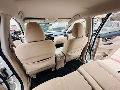 Used 2016 Nissan Rogue S w/ Appearance Package image 18