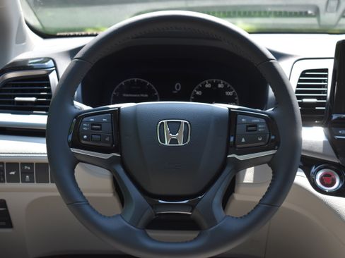 New 2026 Honda Odyssey Touring image 18