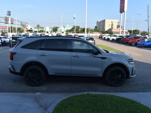 Used 2023 Kia Sorento SX AWD/4WD image 16