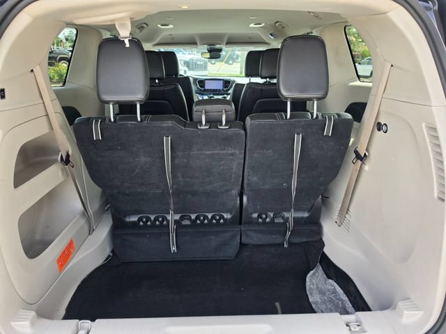 Used 2023 Chrysler Pacifica Touring-L FWD image 27