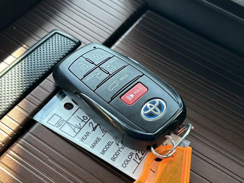 Used 2024 Toyota Sienna XLE w/ XLE Plus Package image 33