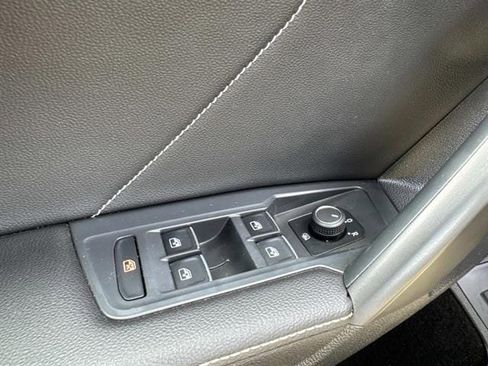 Used 2022 Volkswagen Tiguan SE image 28